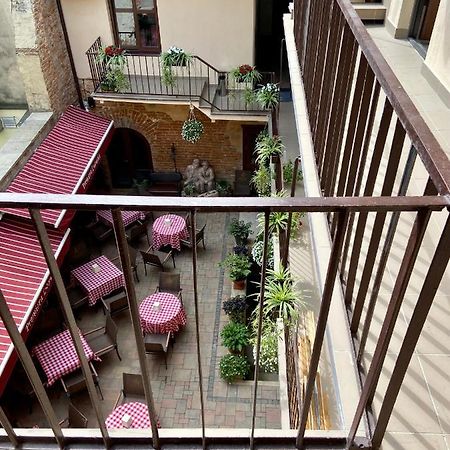Yaroslav Osmomysl Square Apartments Leópolis Exterior foto