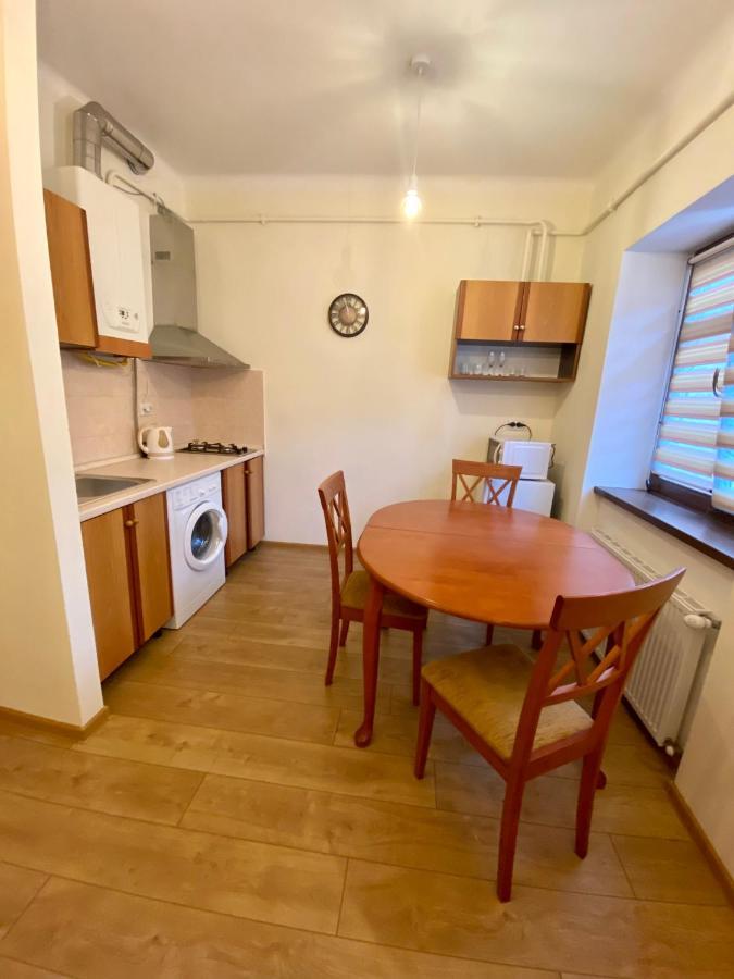 Yaroslav Osmomysl Square Apartments Leópolis Exterior foto