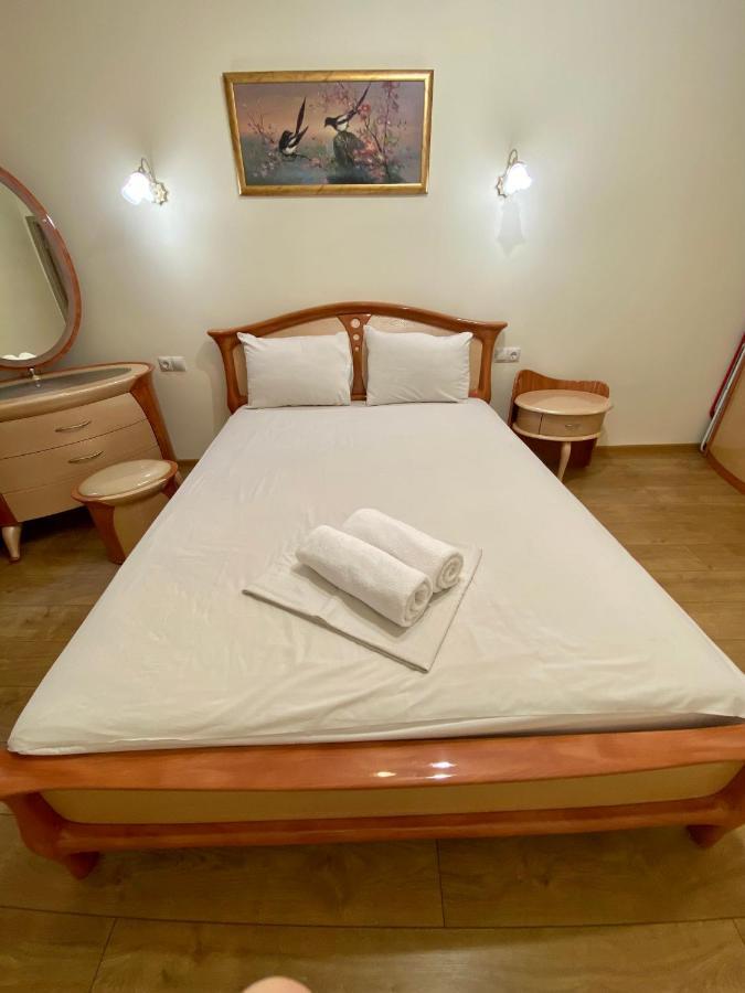 Yaroslav Osmomysl Square Apartments Leópolis Exterior foto